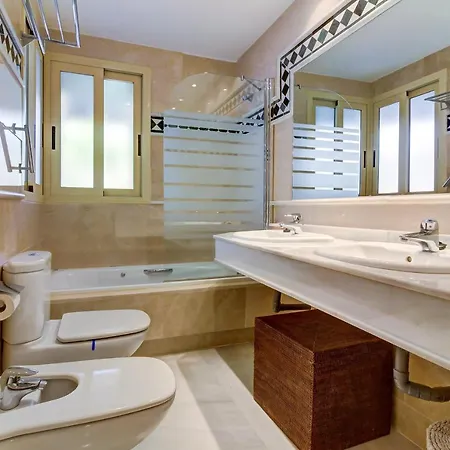 Fuente Aloha Apartment *